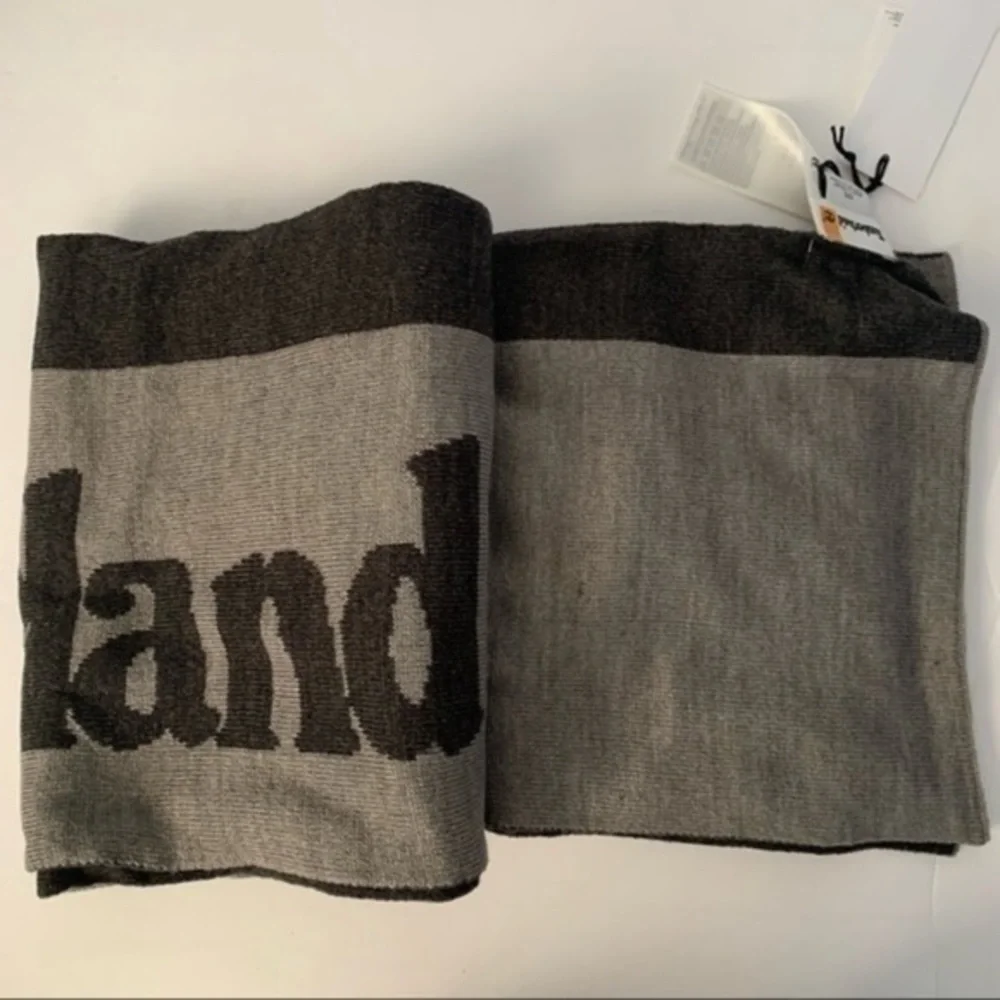NWT. TIMBERLAND Hat & Scarf Set